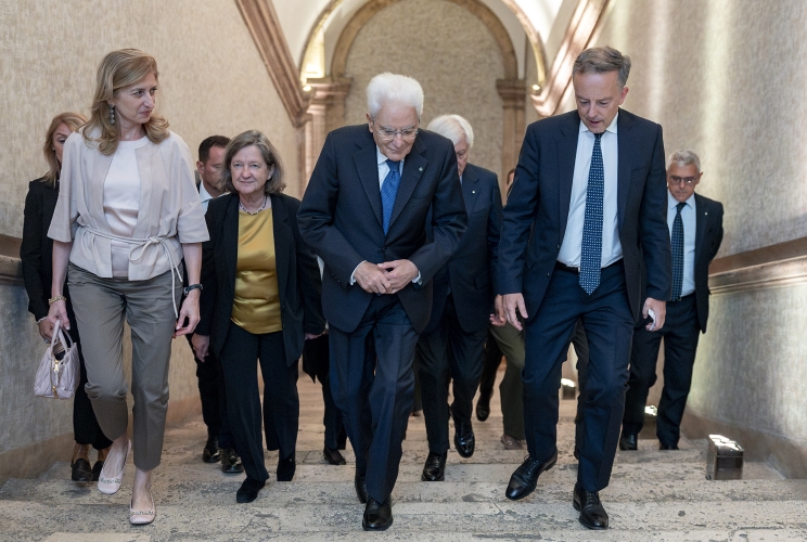 Il Presidente Sergio Mattarella e S.E. il Sig. Martin Briens, Ambasciatore di Francia in Italia, a Palazzo Farnese,  in occasione della cerimonia per i 150 anni dall’istituzione dell’Ambasciata di Francia e dell’École Française de Rome