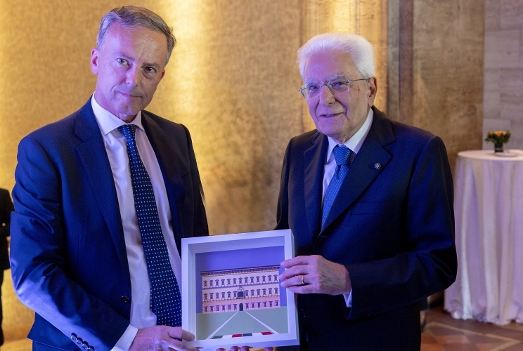 Il Presidente Sergio Mattarella e S.E. il Sig. Martin Briens, Ambasciatore di Francia in Italia, a Palazzo Farnese,  in occasione della cerimonia per i 150 anni dall’istituzione dell’Ambasciata di Francia e dell’École Française de Rome