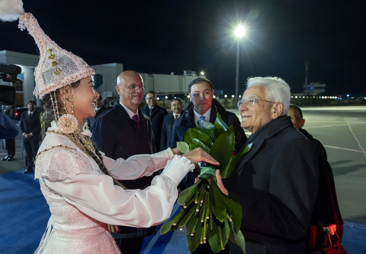 Il Presidente della Repubblica Sergio Mattarella al suo arrivo ad Astana, in occasione della visita ufficiale in Kazakhstan