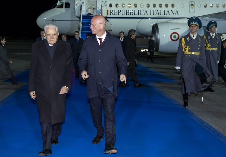Il Presidente della Repubblica Sergio Mattarella al suo arrivo ad Astana, in occasione della visita ufficiale in Kazakhstan