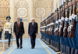 Il Presidente della Repubblica Sergio Mattarella e il Presidente della Repubblica del Kazakhstan, Kassym-Jomart Tokayev, ricevono gli onori militari