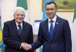 Il Presidente della Repubblica Sergio Mattarella con il Presidente del Senato, Maulen Ashimbayev