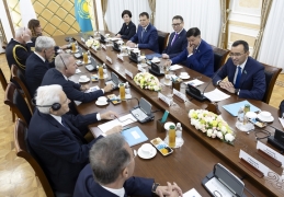 Il Presidente della Repubblica Sergio Mattarella con il Presidente del Senato, Maulen Ashimbayev