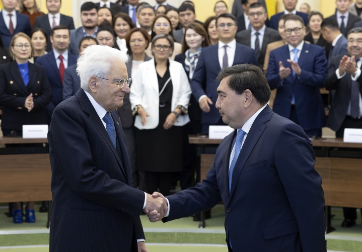 Il Presidente della Repubblica Sergio Mattarella con il Rettore dell'Accademia Nazionale per la Pubblica Amministrazione, Azamat Zholmanov