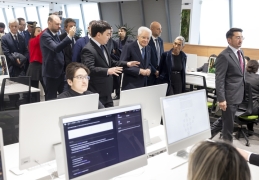 Il Presidente della Repubblica Sergio Mattarella nel corso della visita al Centro Astana IT-HUB