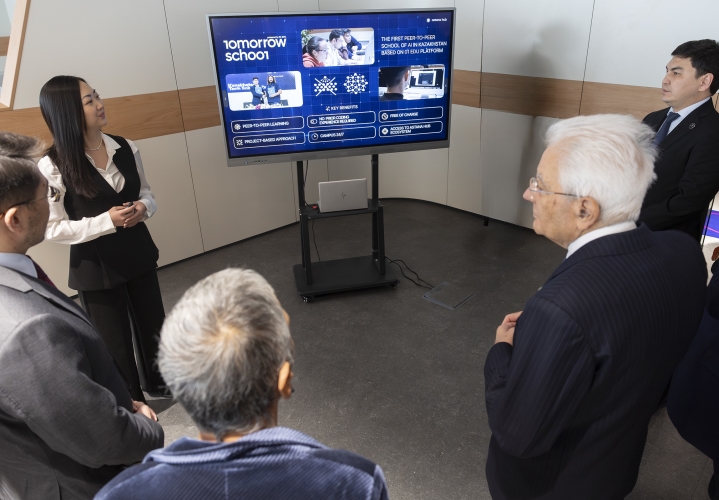 Il Presidente della Repubblica Sergio Mattarella nel corso della visita al Centro Astana IT-HUB