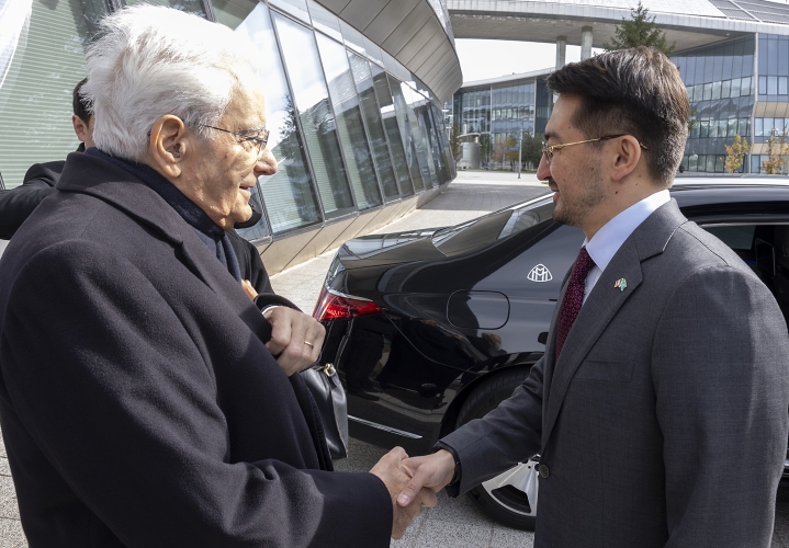 Il Presidente della Repubblica Sergio Mattarella nel corso della visita al Centro Astana IT-HUB