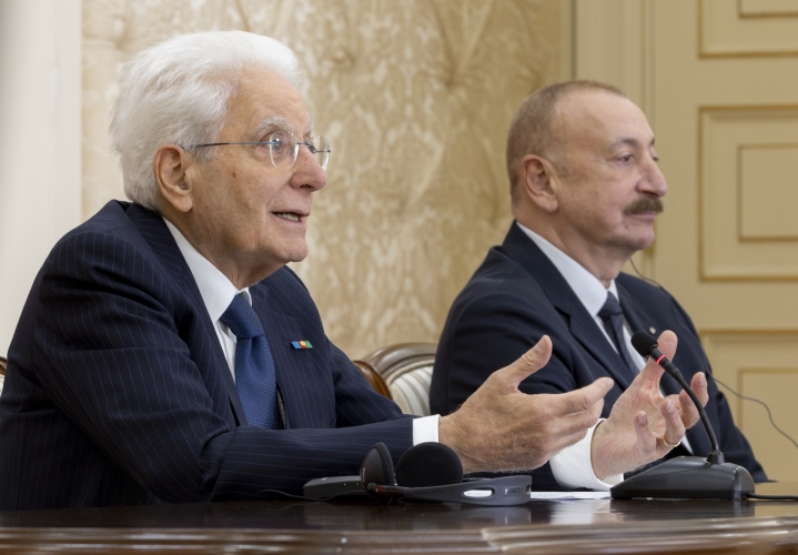 Il Presidente della Repubblica Sergio Mattarella e il Presidente della Repubblica dell'Azerbaigian Ilham Aliyev, in occasione delle dichiarazioni alla stampa
