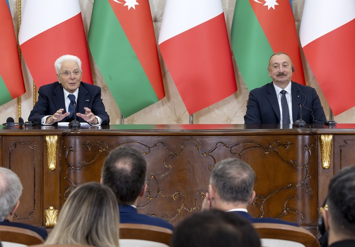 Il Presidente della Repubblica Sergio Mattarella e il Presidente della Repubblica dell'Azerbaigian Ilham Aliyev, in occasione delle dichiarazioni alla stampa