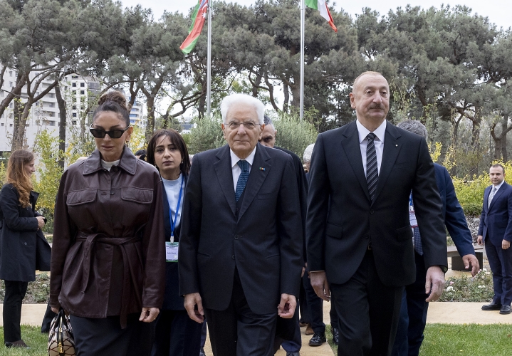 Il Presidente della Repubblica Sergio Mattarella con il Presidente della Repubblica dell'Azerbaigian Ilham Aliyev, all'Università ADA - Azerbaijan Diplomatic Academy