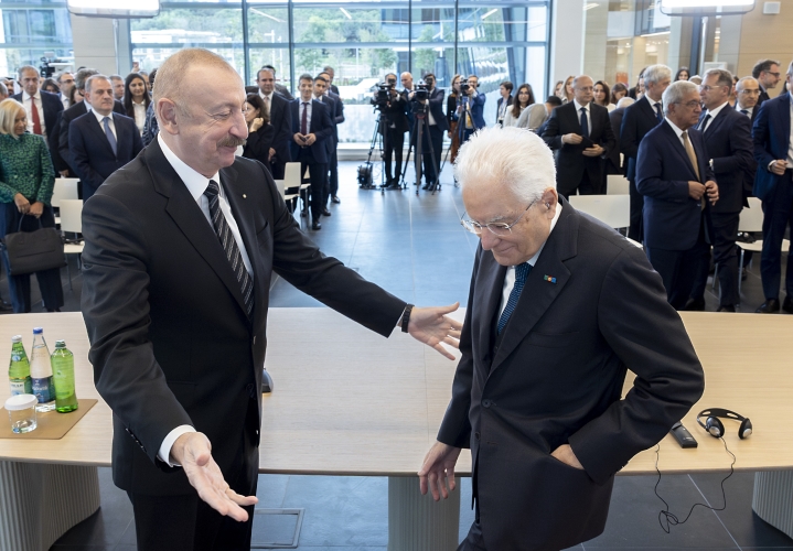 Il Presidente della Repubblica Sergio Mattarella con il Presidente della Repubblica dell'Azerbaigian Ilham Aliyev, all'Università ADA - Azerbaijan Diplomatic Academy