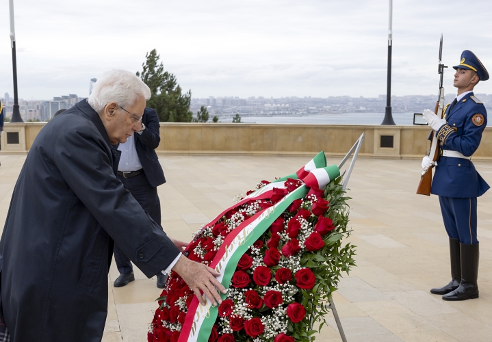 Il Presidente della Repubblica Sergio Mattarella nel corso della cerimonia di deposizione di una corona al Cimitero dei Martiri