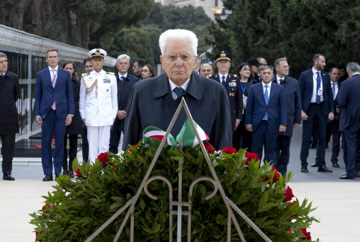 Il Presidente della Repubblica Sergio Mattarella nel corso della cerimonia di deposizione di una corona al Cimitero dei Martiri