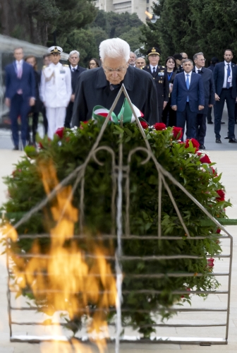 Il Presidente della Repubblica Sergio Mattarella nel corso della cerimonia di deposizione di una corona al Cimitero dei Martiri
