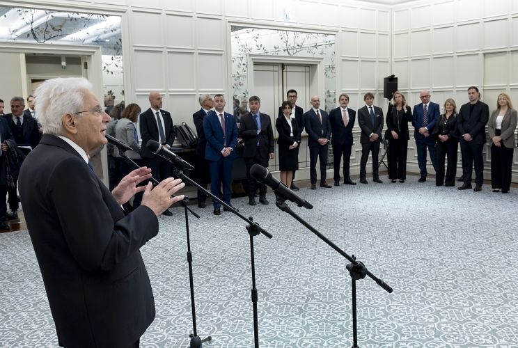 Il Presidente della Repubblica Sergio Mattarella nel corso dell'incontro con una rappresentanza della comunità italiana