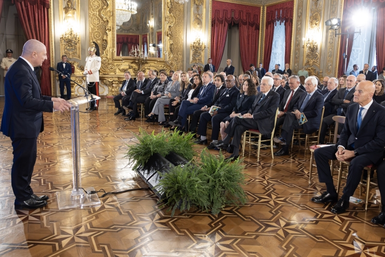Il Presidente della Repubblica Sergio Mattarella in occasione della Cerimonia di premiazione dei vincitori Eni Award 2025 nel corso dell'intervento di Giuseppe Zafarana Presidente del Consiglio di amministrazione di Eni

