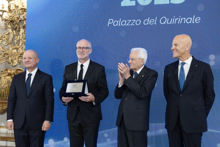 Il Presidente della Repubblica Sergio Mattarella consegna il Premio Frontiere dell’Energia al professor Lydéric Bocquet
