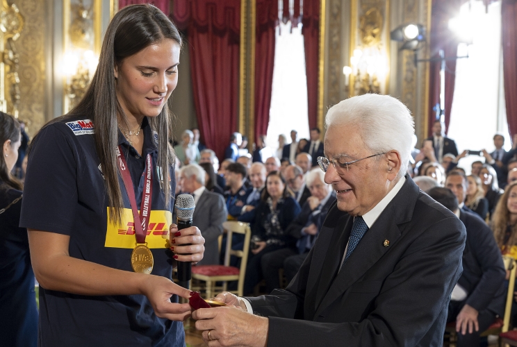 Il Presidente Sergio Mattarella con Anna Danesi, Capitano della Nazionale italiana femminile di pallavolo