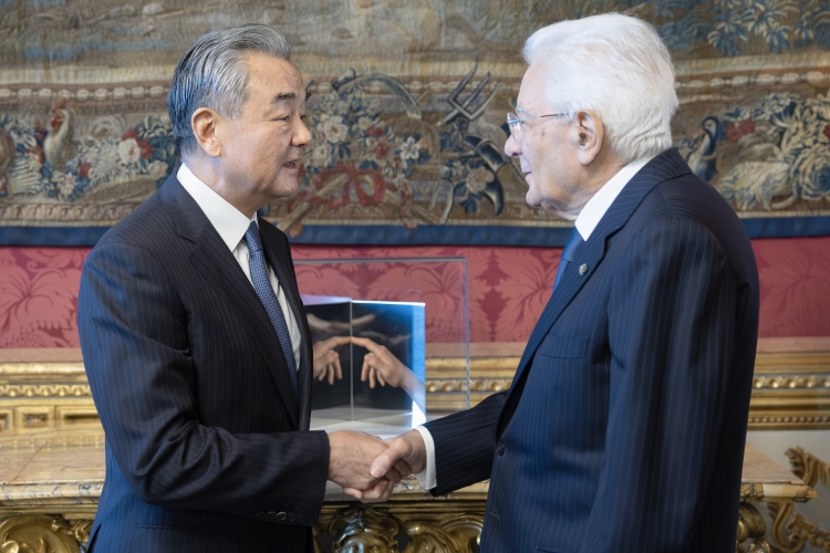 Il Presidente della Repubblica Sergio Mattarella incontra Wang Yi, Ministro degli Esteri della Repubblica Popolare Cinese e Direttore della Commissione per gli Affari Esteri del Comitato Centrale del Partito Comunista Cinese
