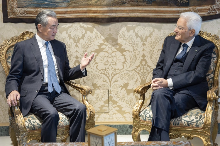 Il Presidente della Repubblica Sergio Mattarella incontra Wang Yi, Ministro degli Esteri della Repubblica Popolare Cinese e Direttore della Commissione per gli Affari Esteri del Comitato Centrale del Partito Comunista Cinese
