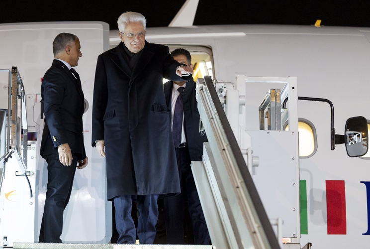 Tallinn - Il Presidente della Repubblica Sergio Mattarella al suo arrivo a Tallinn in occasione della partecipazione alla XX Riunione dei Capi di Stato del Gruppo Arraiolos,  oggi 9 ottobre 2025.(Foto di Paolo Giandotti - Ufficio Stampa per la Stampa e la Comunicazione della Presidenza della Repubblica)