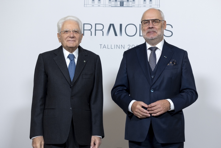 Il Presidente della Repubblica Sergio Mattarella accolto dal Presidente della Repubblica di Estonia, Alar Karis, in occasione della partecipazione alla XX Riunione dei Capi di Stato del Gruppo Arraiolos