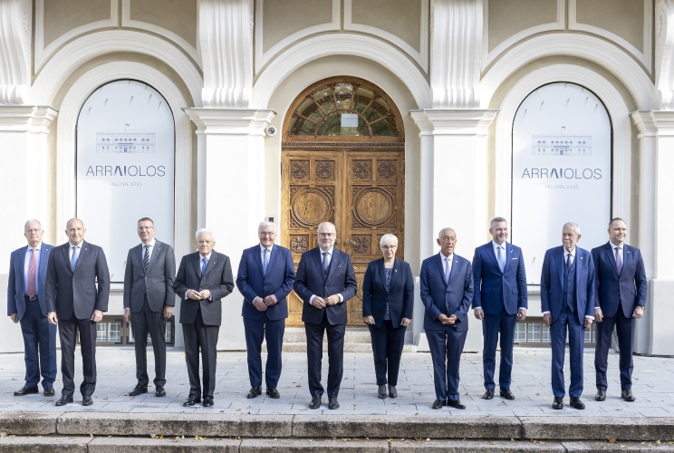 Il Presidente della Repubblica Sergio Mattarella con i Capi di Stato che hanno partecipato della XX Riunione dei Capi di Stato del Gruppo Arraiolos, intitolata "Intelligenza Artificiale: alleato o avversario" 