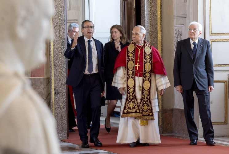 Il Presidente Sergio Mattarella e Sua Santità Leone XIV nel corso di una breve visita al Palazzo del Quirinale
