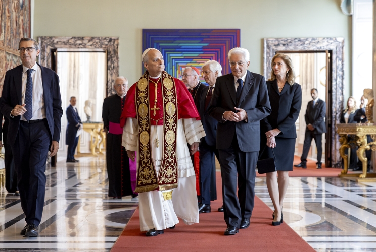 Il Presidente Sergio Mattarella e Sua Santità Leone XIV nel corso di una breve visita al Palazzo del Quirinale