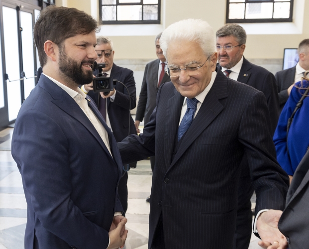 Il Presidente Sergio Mattarella accoglie Gabriel Boric Font, Presidente della Repubblica del Cile, in occasione del Seminario di studio dedicato alla figura di Bernardo Leighton, promosso dall’Ambasciata del Cile in Italia in collaborazione con la Fondazione Occorsio