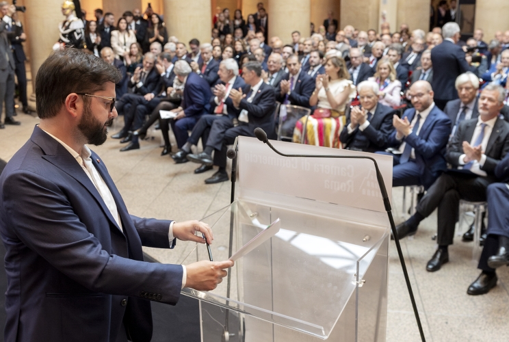 Il Presidente Sergio Mattarella assiste all'intervento di Gabriel Boric Font, Presidente della Repubblica del Cile, in occasione del Seminario di studio dedicato alla figura di Bernardo Leighton, promosso dall’Ambasciata del Cile in Italia in collaborazione con la Fondazione Occorsio