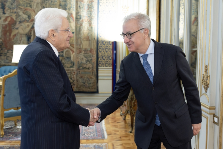 Il Presidente della Repubblica Sergio Mattarella con Alfredo Mantovano, Sottosegretario di Stato alla Presidenza del Consiglio dei Ministri e Autorità delegata per la Sicurezza della Repubblica, in occasione del centenario dell’Intelligence Italiana  
