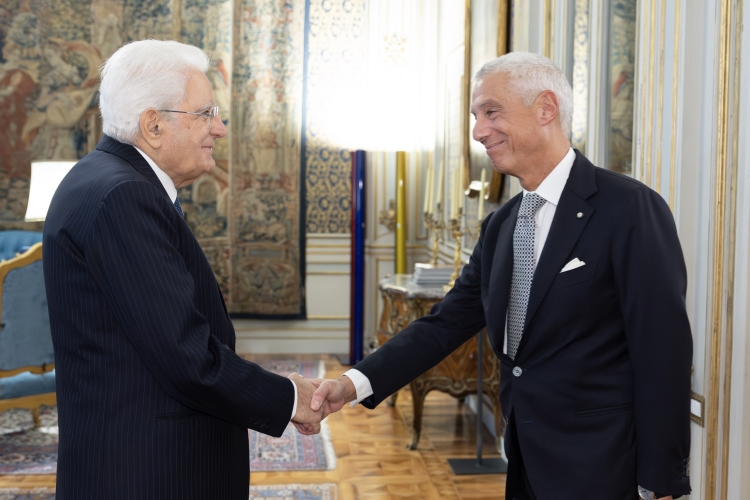 Il Presidente della Repubblica Sergio Mattarella saluta Vittorio Rizzi, Direttore generale del Dipartimento delle informazioni per la sicurezza, in occasione del centenario dell’Intelligence Italiana  
