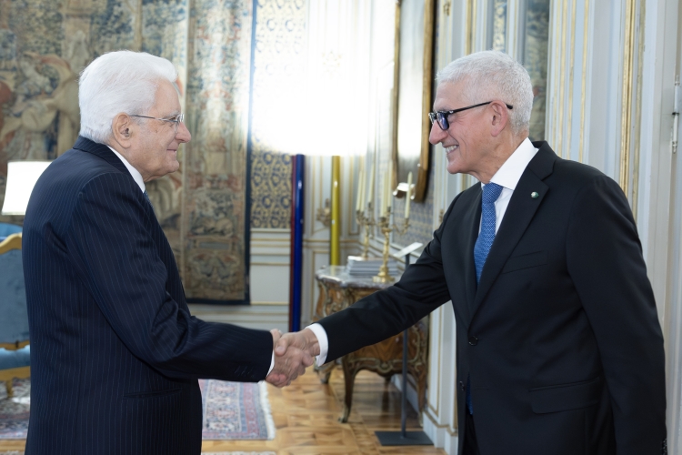 Il Presidente della Repubblica Sergio Mattarella saluta Giovanni Caravelli, Direttore dell’Agenzia per le Informazioni e la Sicurezza Esterna, in occasione del centenario dell’Intelligence Italiana  
