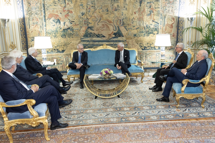 Il Presidente della Repubblica Sergio Mattarella con i vertici dell'Intelligence in occasione del centenario di fondazione  

