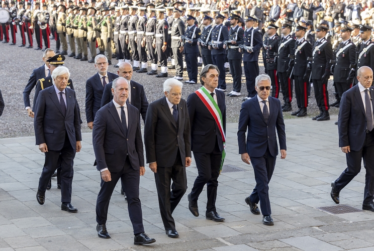  Il Presidente della Repubblica Sergio Mattarella con Luca Zaia, Presidente della Regione Veneto; Sergio Giordani, Sindaco e Presidente della Provincia di Padova e Giuseppe Forlenza, Prefetto di Padova alle esequie di Stato del Sottotenente Marco Piffari, del Maresciallo Valerio Daprà e dell'Appuntato scelto Davide Bernardello