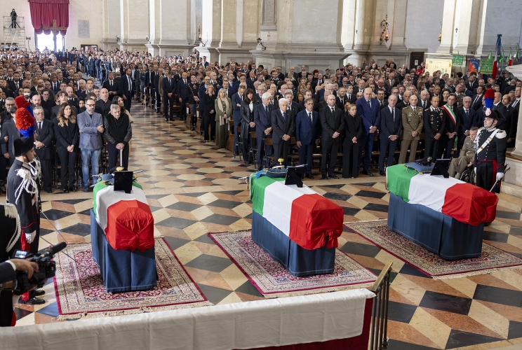 Il Presidente della Repubblica Sergio Mattarella alle esequie di Stato del Brigadiere capo Valerio Daprà, del Carabiniere scelto Davide Bernardello e del Luogotenente Marco Piffari