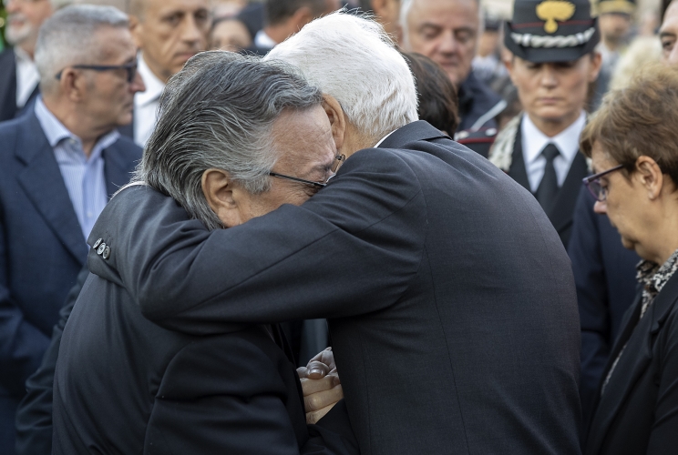 Il Presidente della Repubblica Sergio Mattarella con i famigliari del Sottotenente Marco Piffari, del Maresciallo Valerio Daprà e dell'Appuntato scelto Davide Bernardello
