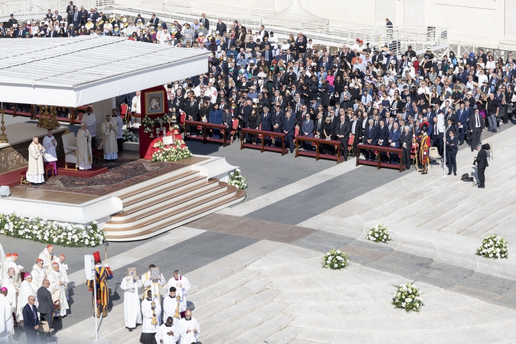 Il Presidente della Repubblica Mattarella in Vaticano in occasione del Rito di Canonizzazione di sette Beati
