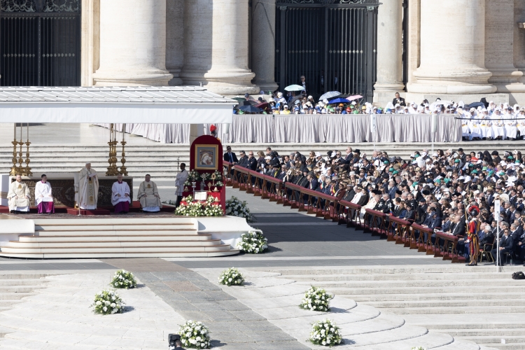 Il Presidente della Repubblica Mattarella in Vaticano in occasione del Rito di Canonizzazione di sette Beati
