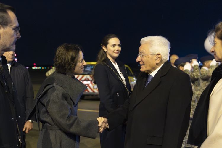Il Presidente della Repubblica Sergio Mattarella e la Sig.ra Laura all’aeroporto militare di Bruxelles - Melsbroek, in occasione della visita di Stato nel Regno del Belgio
