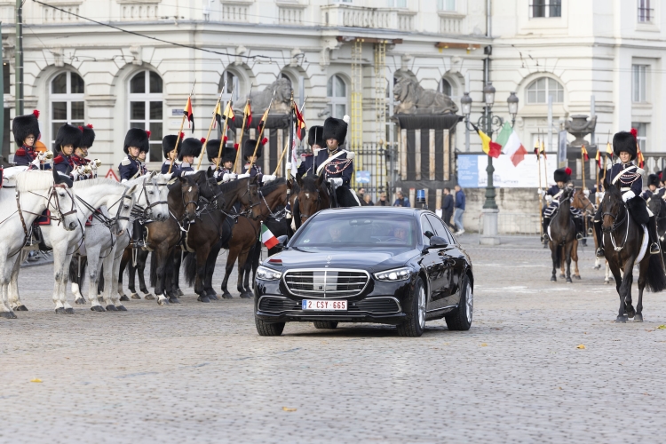 Il Presidente della Repubblica Sergio Mattarella e la Sig.ra Laura a Place des Palais di Bruxelles, in occasione della visita di Stato nel Regno del Belgio