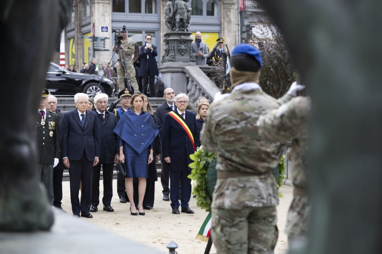 Il Presidente Mattarella depone una corona al Monumento della Tomba del Milite Ignoto, in occasione della Visita di Stato nel Regno del Belgio
