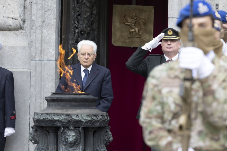 Il Presidente Mattarella depone una corona al Monumento della Tomba del Milite Ignoto, in occasione della Visita di Stato nel Regno del Belgio

