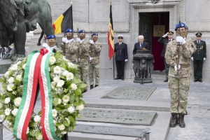 Il Presidente Mattarella depone una corona al Monumento della Tomba del Milite Ignoto, in occasione della Visita di Stato nel Regno del Belgio

