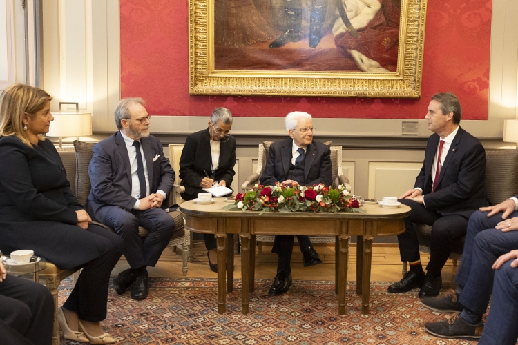 Il Presidente Mattarella, al Palazzo della Nazione, sede del Parlamento Federale, incontra alcuni membri del Senato e della Camera dei Rappresentanti