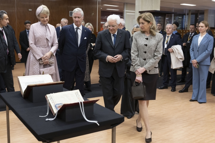 Il Presidente della Repubblica Sergio Mattarella e la Sig.ra Laura con Sua Maestà il Re dei Belgi Filippo e Sua Maestà la Regina Mathilde, alla Biblioteca Reale