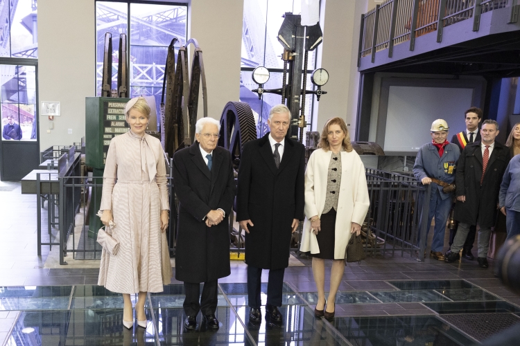 Il Presidente della Repubblica Sergio Mattarella e la Sig.ra Laura con Sua Maestà il Re dei Belgi Filippo e Sua Maestà la Regina Mathilde a Marcinelle – Bois du Cazier