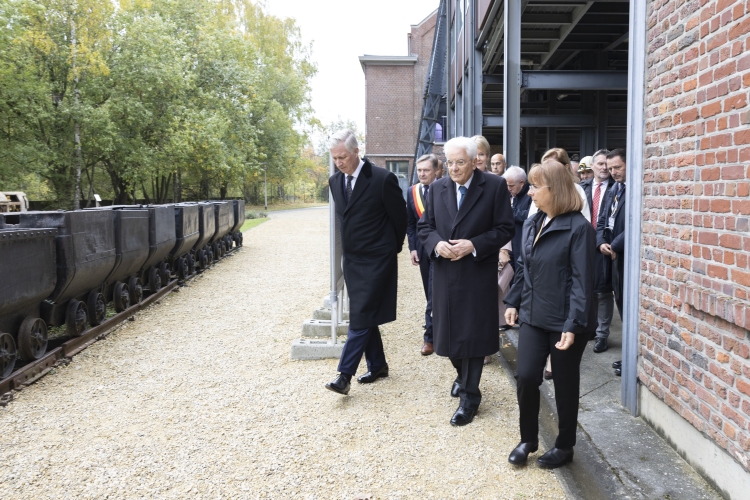 Il Presidente della Repubblica Sergio Mattarella e la Sig.ra Laura con Sua Maestà il Re dei Belgi Filippo e Sua Maestà la Regina Mathilde a Marcinelle – Bois du Cazier