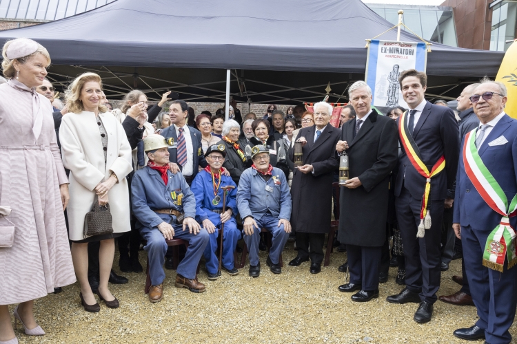 Il Presidente della Repubblica Sergio Mattarella e la Sig.ra Laura con Sua Maestà il Re dei Belgi Filippo e Sua Maestà la Regina Mathilde a Marcinelle – Bois du Cazier